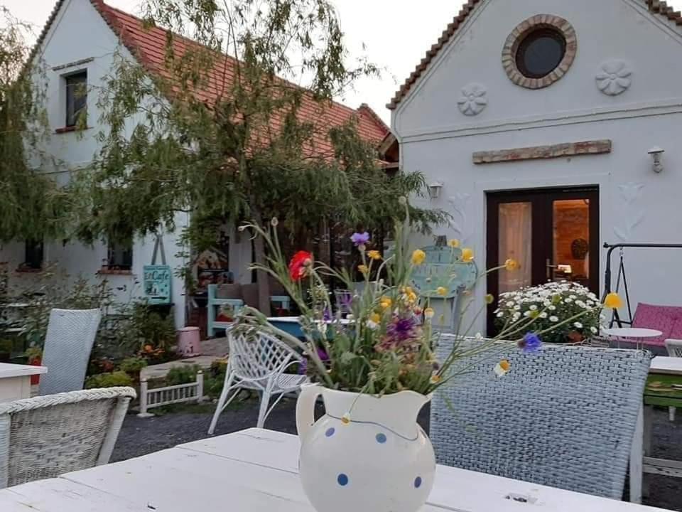 Hotel Piac Vendeghaz Kaptalantoti Exterior foto